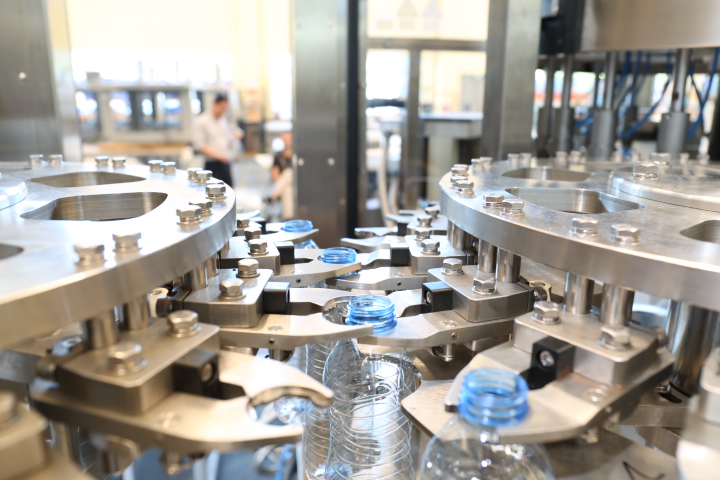 工信部產(chǎn)業(yè)政策司于曉東副司長(zhǎng)一行蒞臨達(dá)意隆考察調(diào)研