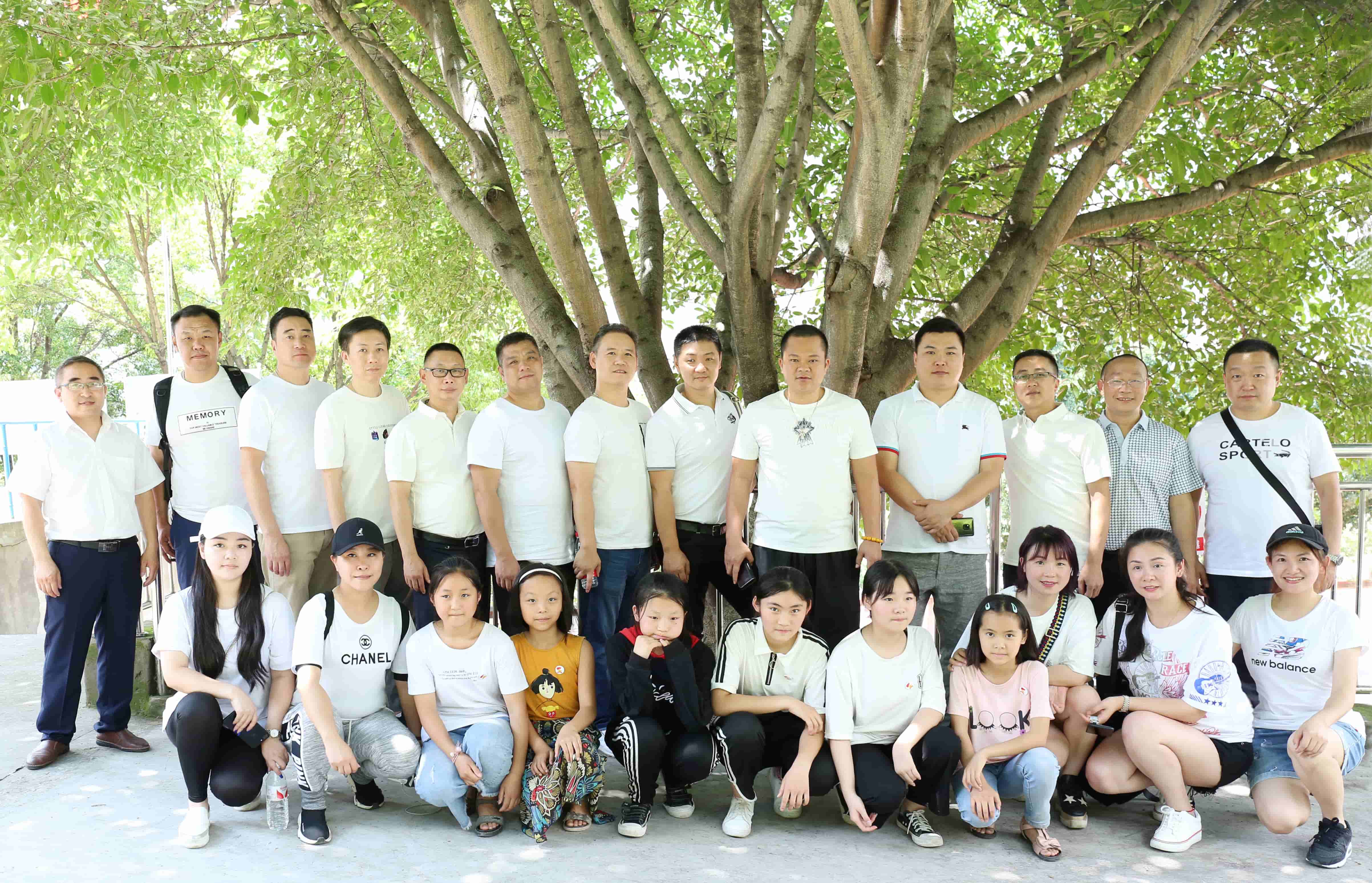 KG8A2082-大溪小學(xué)合影 (3).jpg KG8A2082-大溪小學(xué)合影 (3).jpg